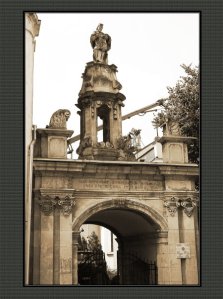 триумфальная арка в городе Каменец-Подольский